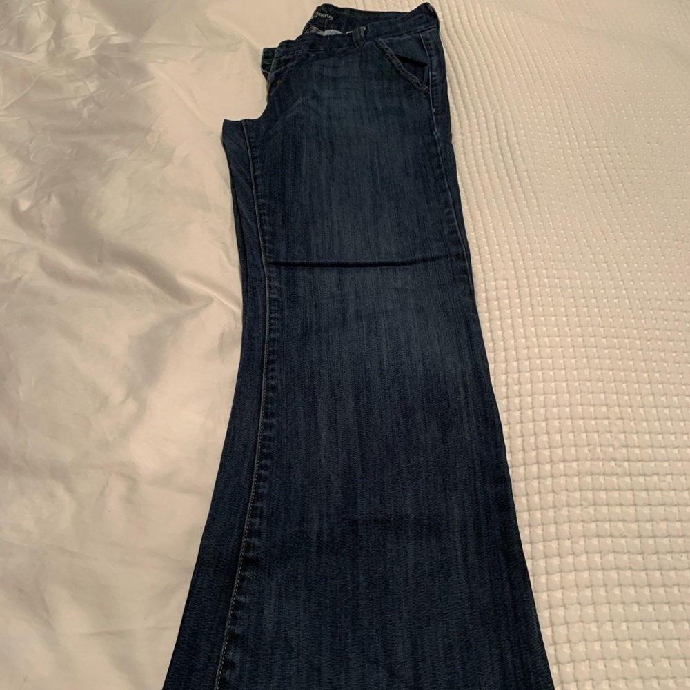 Women’s It jeans.